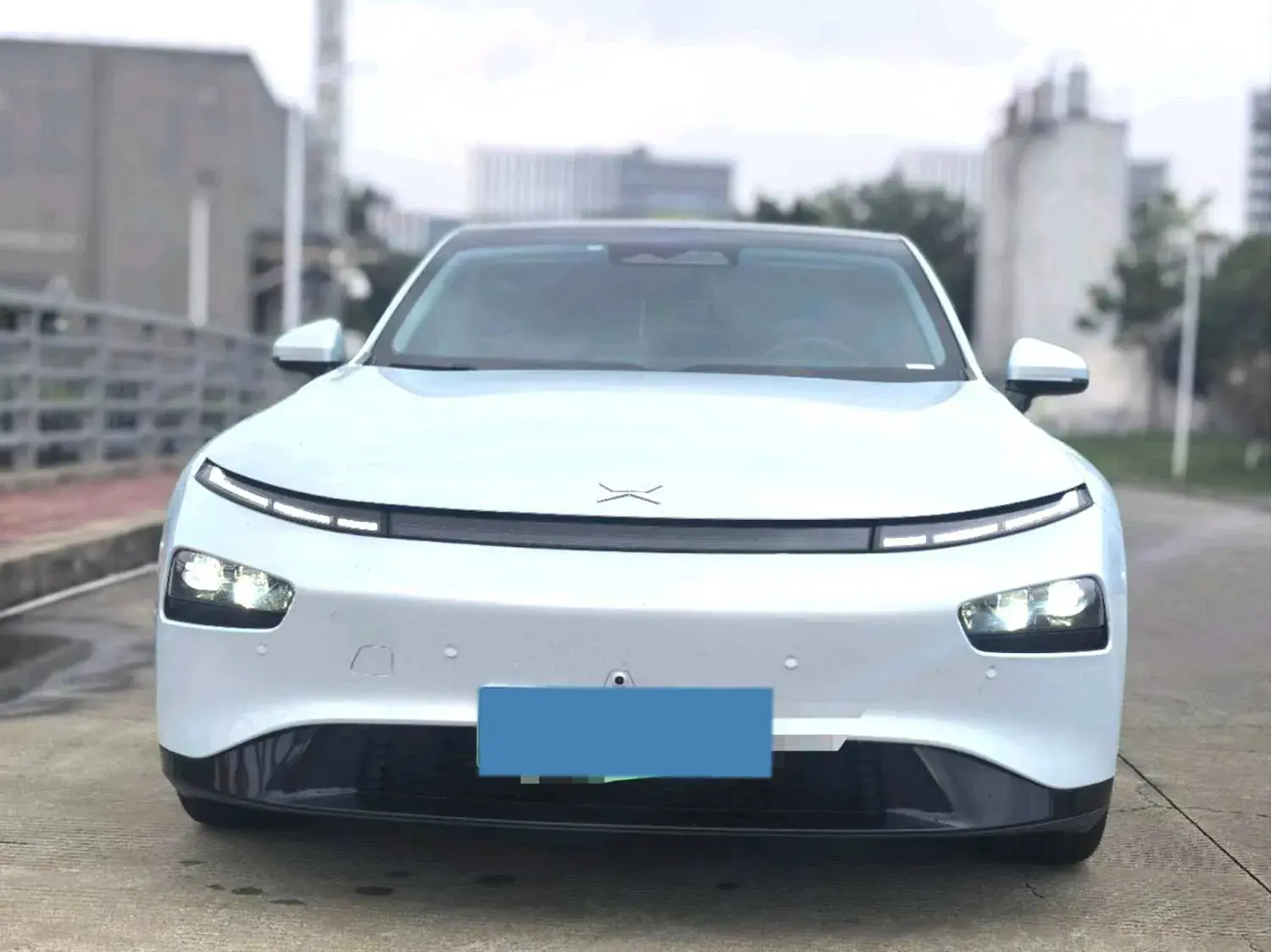2022 XPENG P7 thumbnail 3