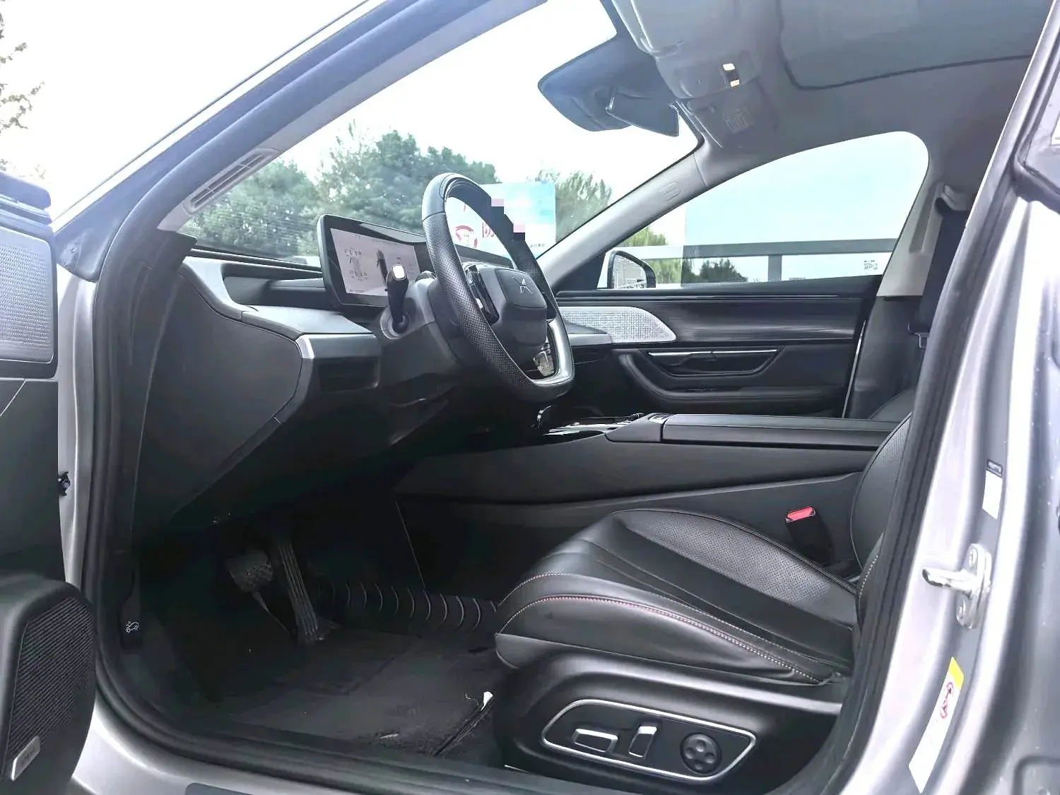 2022 XPENG P7 thumbnail 4