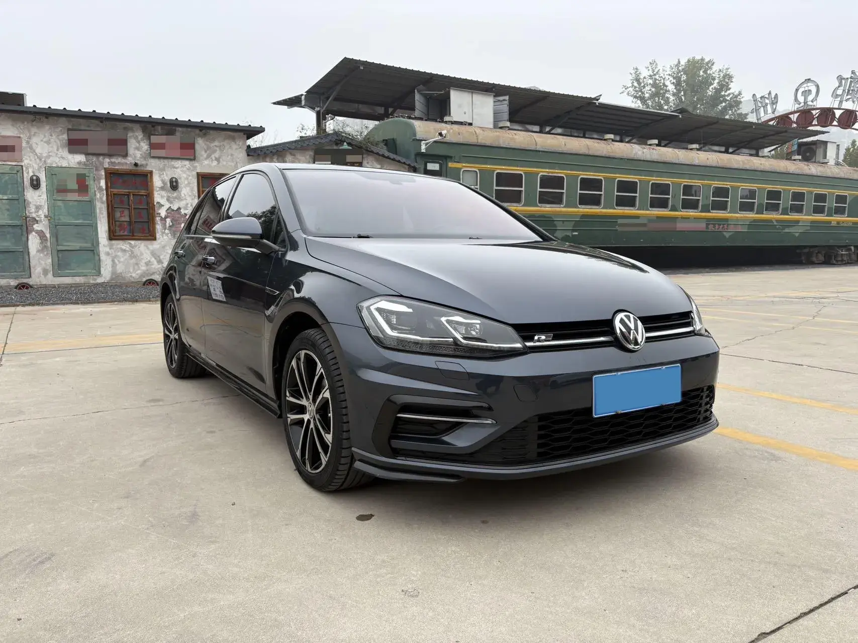 2018 VOLKSWAGEN GOLF thumbnail 3