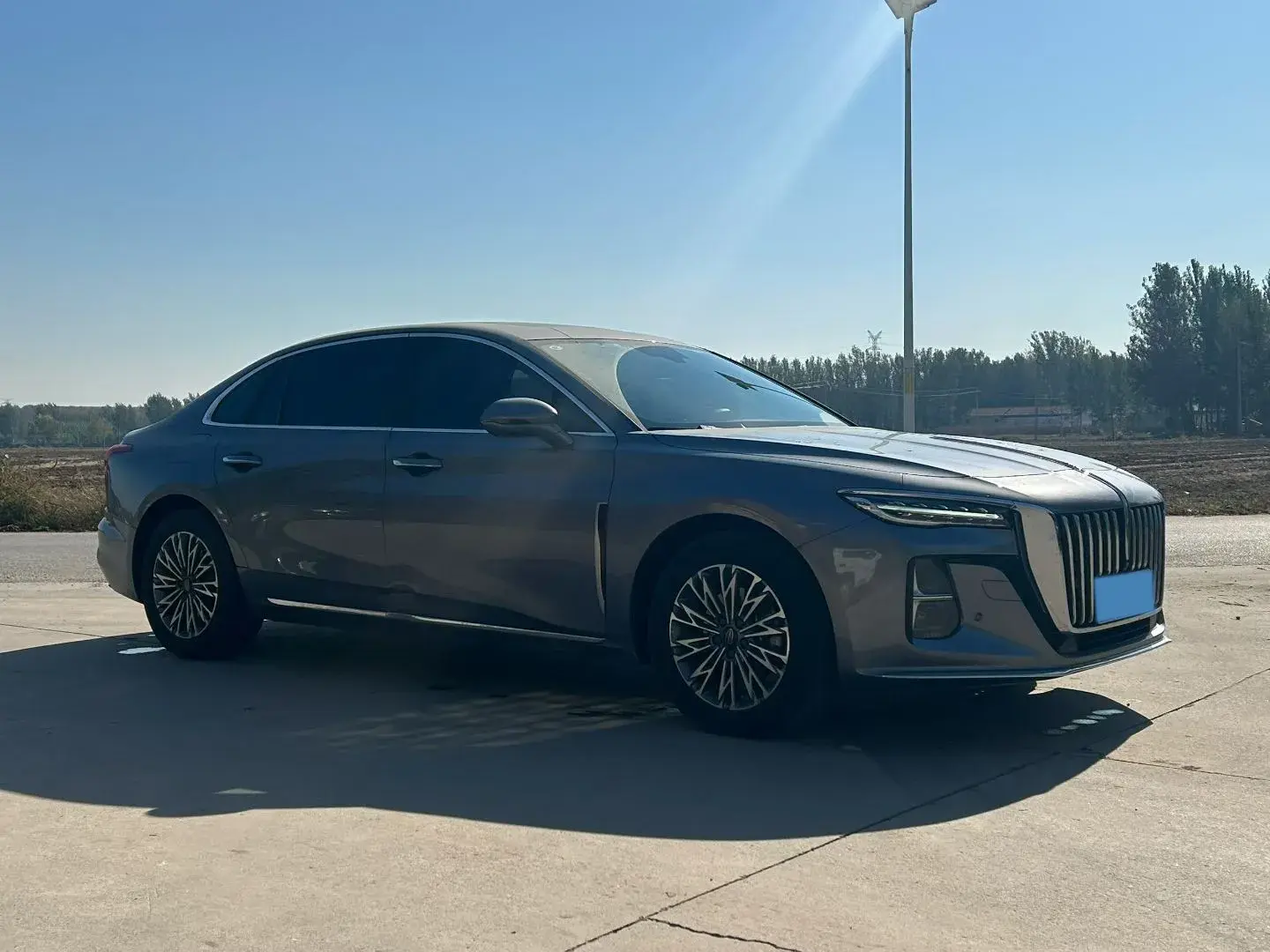 2024 HONGQI H5 thumbnail 3