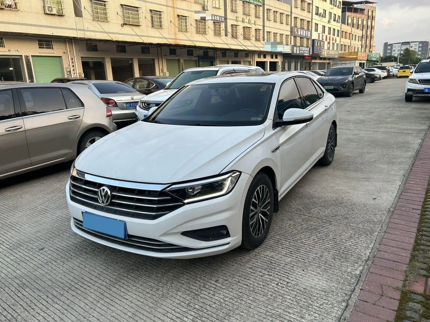 2021 VOLKSWAGEN SAGITAR view 1