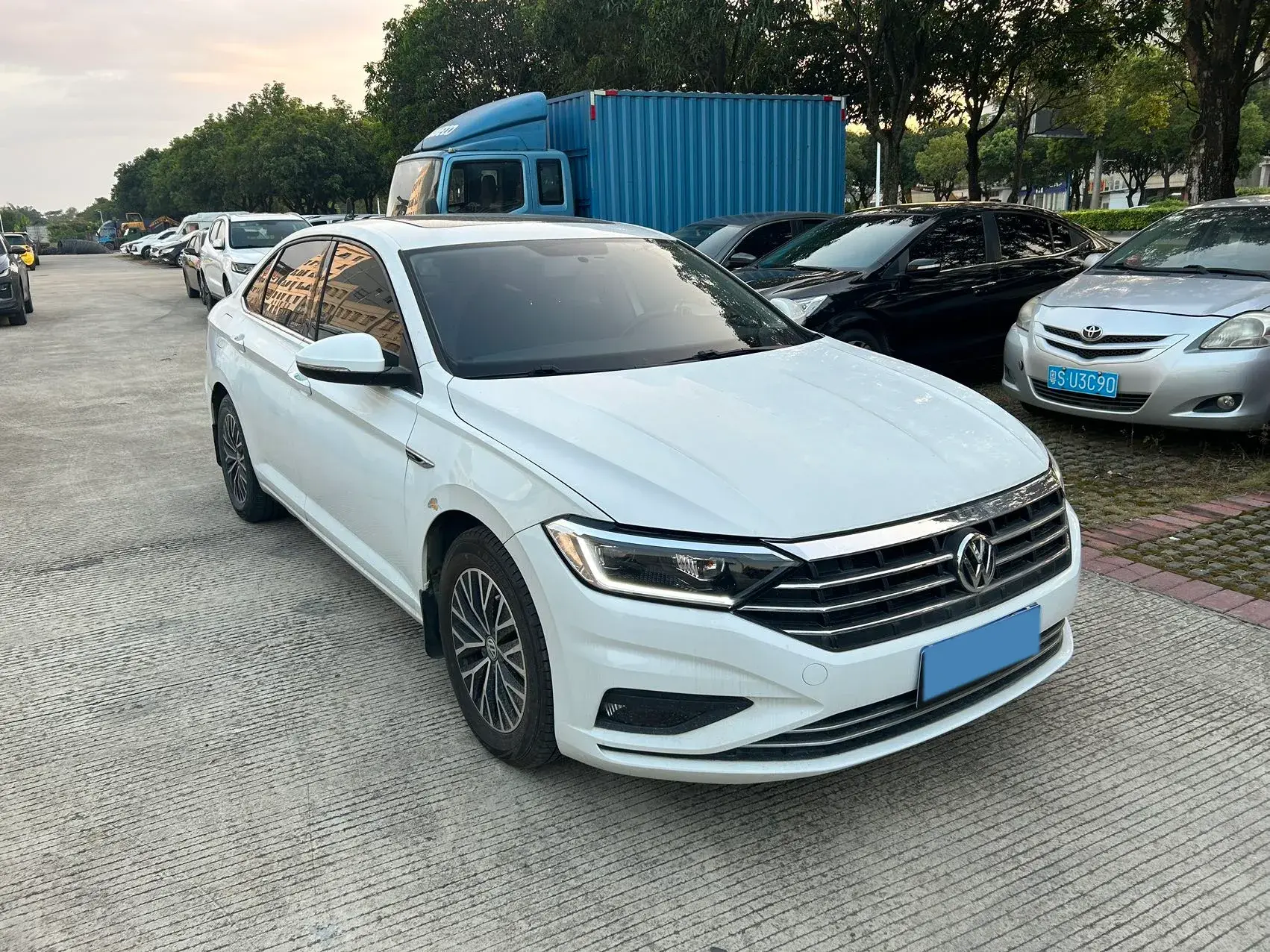 2021 VOLKSWAGEN SAGITAR thumbnail 3