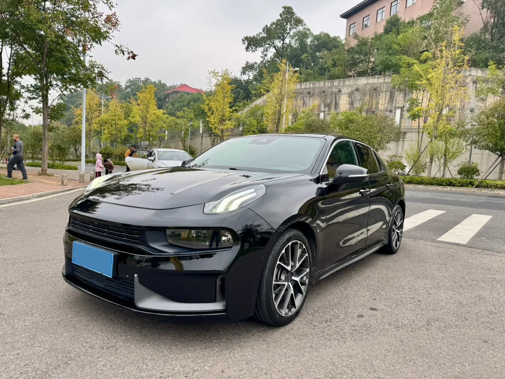 2019 LYNK&CO 03 view 1