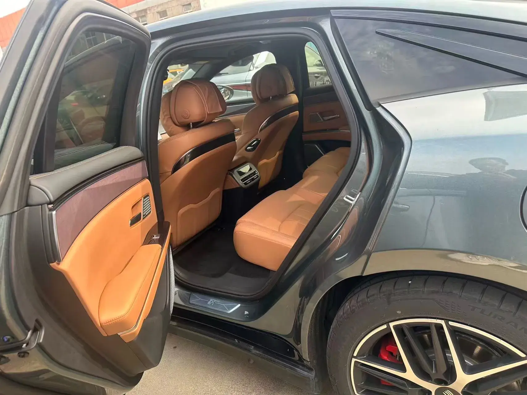 2025 BYD HANL thumbnail 4