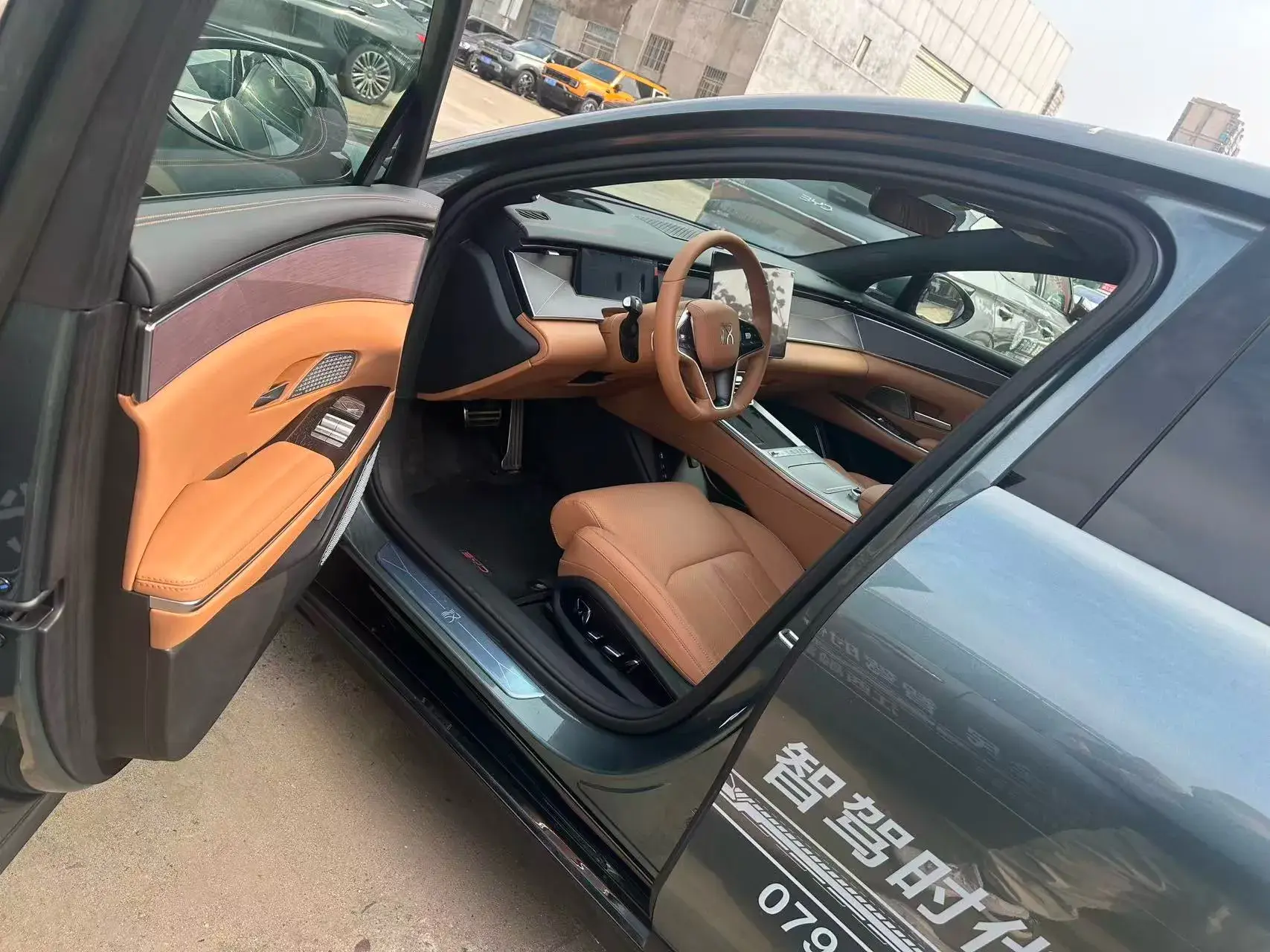 2025 BYD HANL thumbnail 3