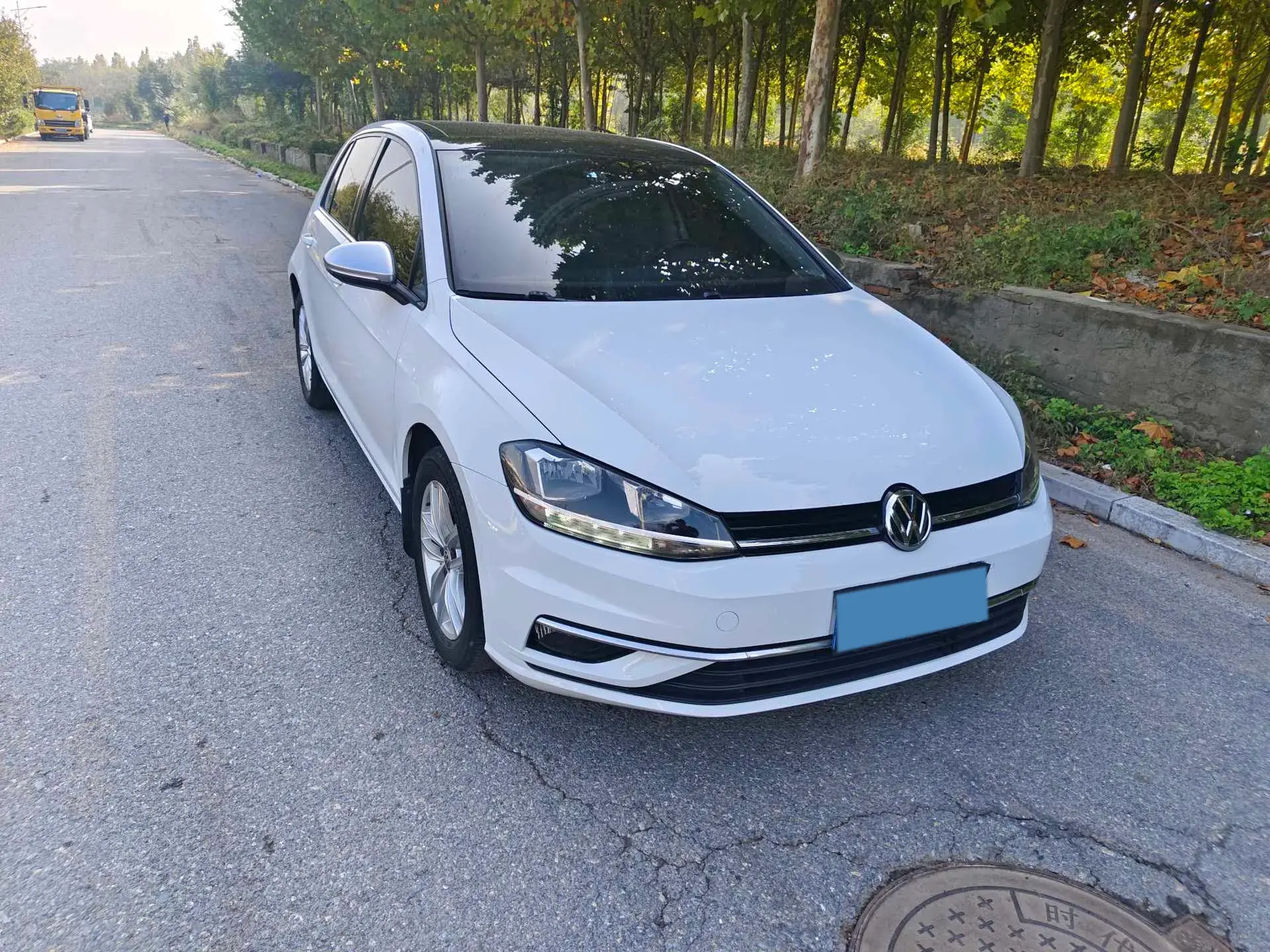 2018 VOLKSWAGEN GOLF thumbnail 3