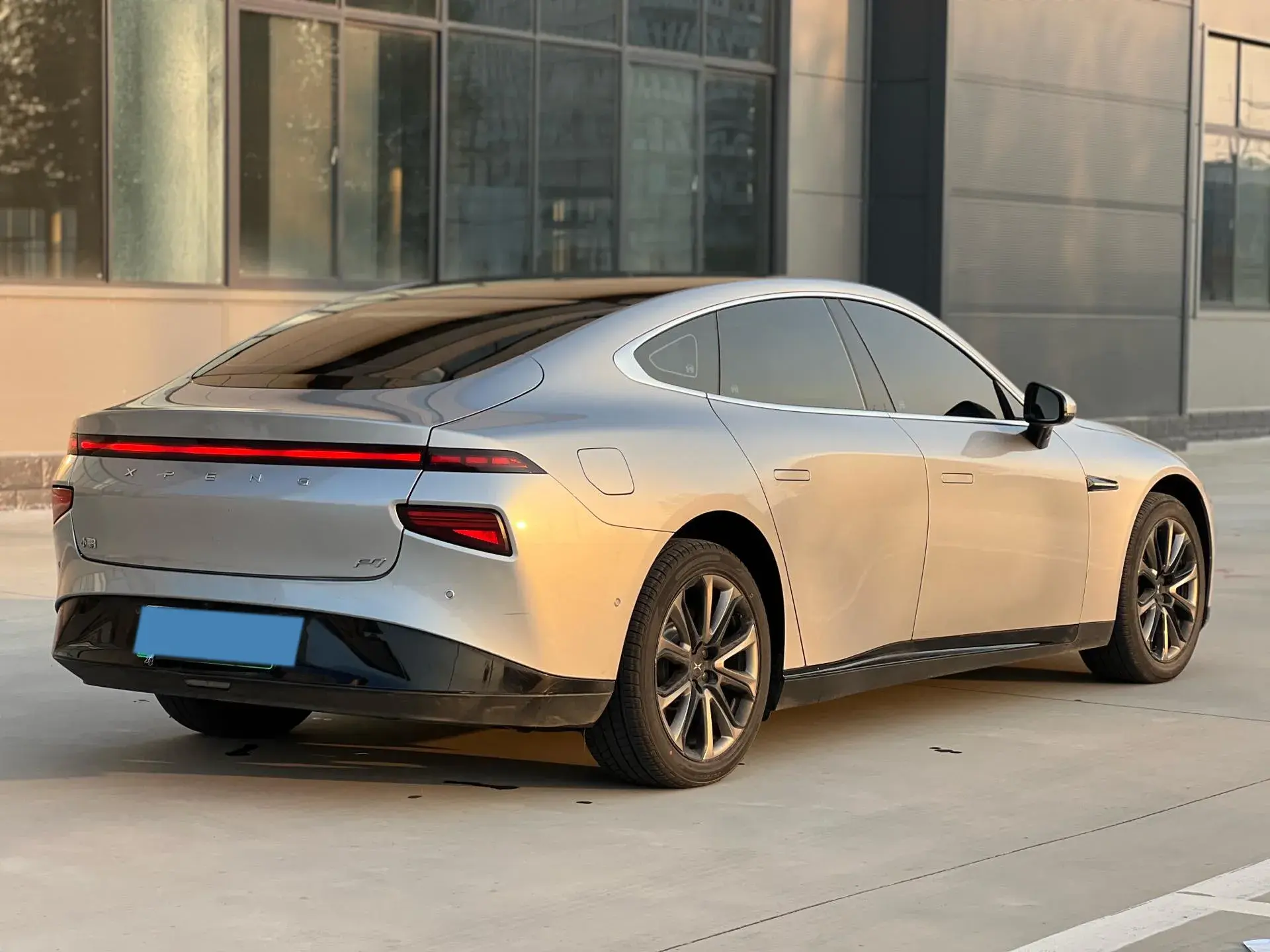 2020 XPENG P7 thumbnail 3