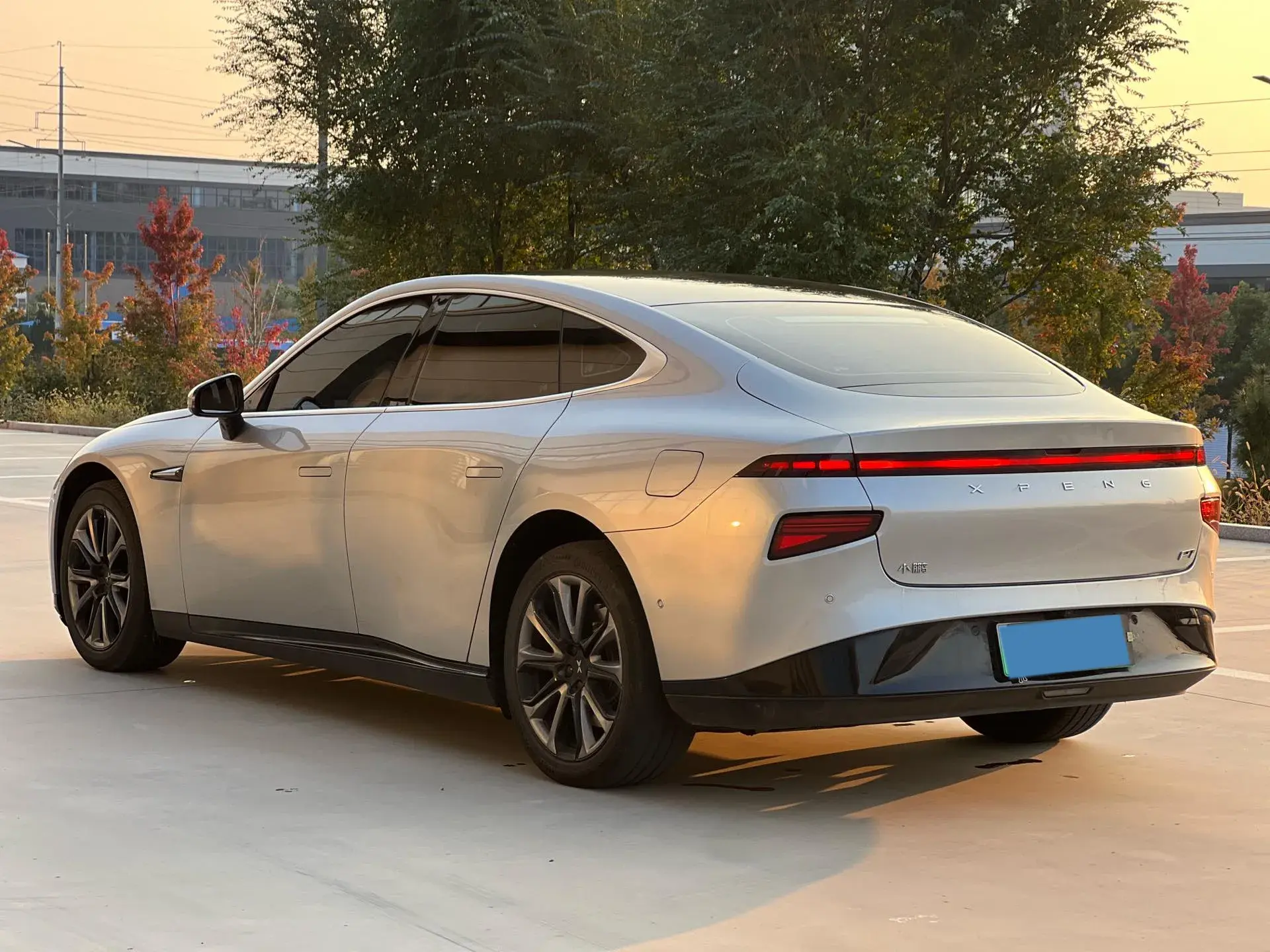 2020 XPENG P7 thumbnail 4