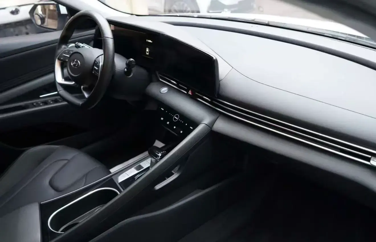 2021 HYUNDAI ELANTRA thumbnail 3