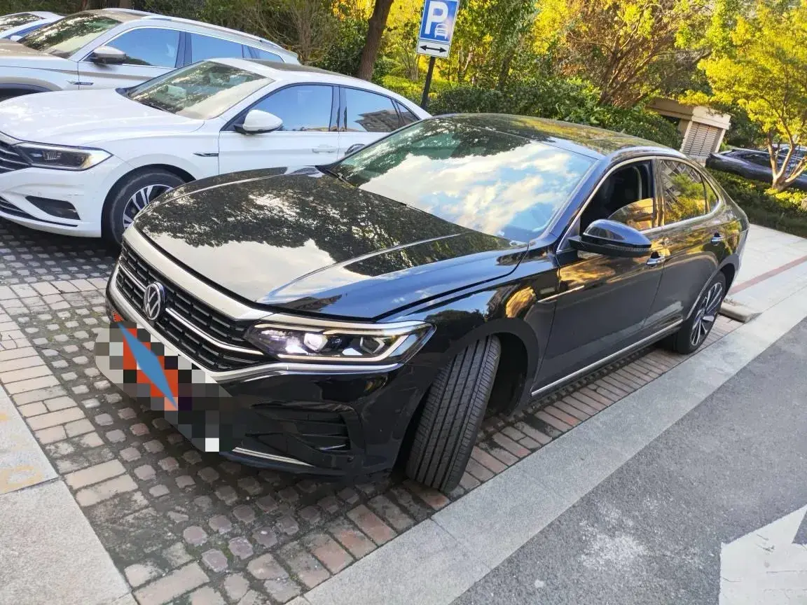 2022 VOLKSWAGEN PASSAT view 1