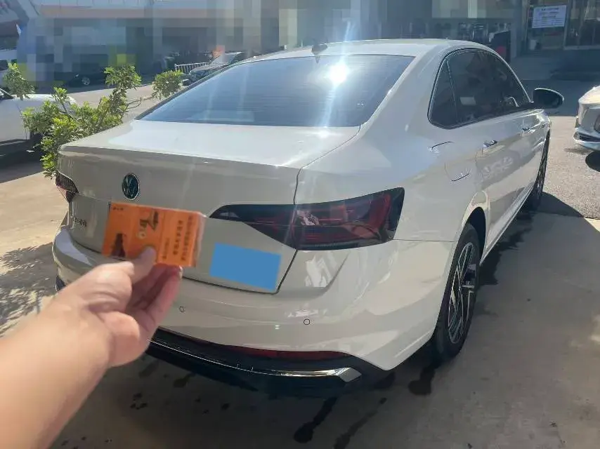 2025 VOLKSWAGEN SAGITAR thumbnail 3