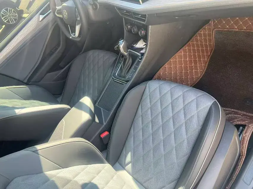 2025 VOLKSWAGEN SAGITAR thumbnail 4