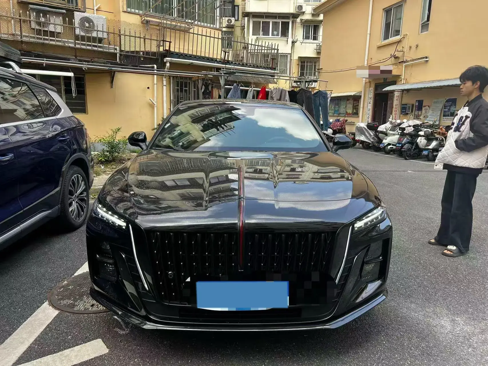 2024 HONGQI H5 thumbnail 3