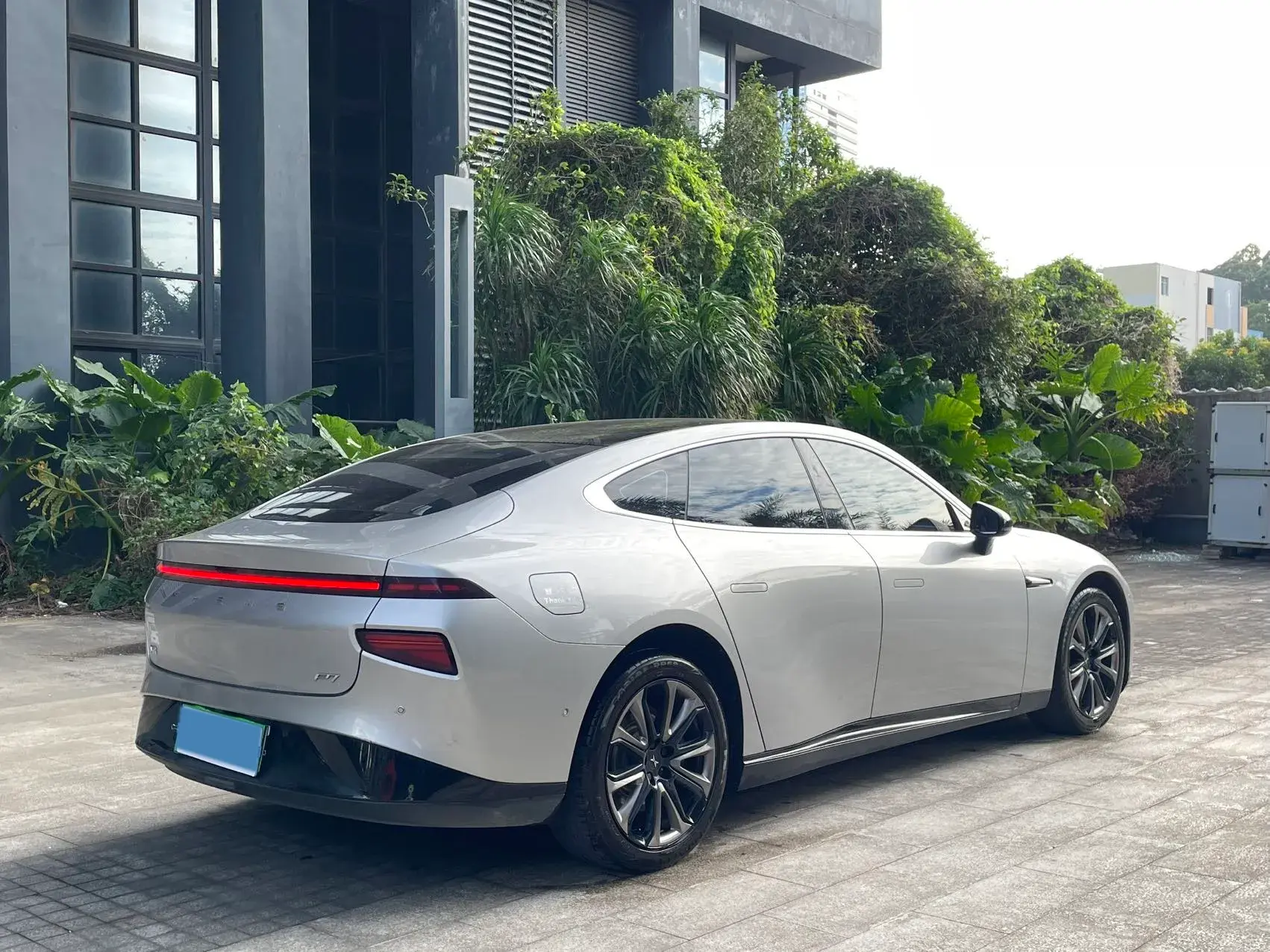 2020 XPENG P7 thumbnail 3