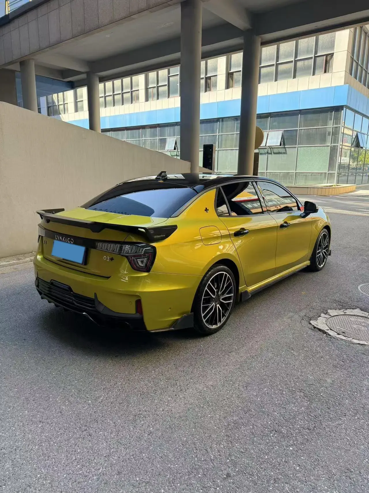 2019 LYNK&CO 03 thumbnail 3