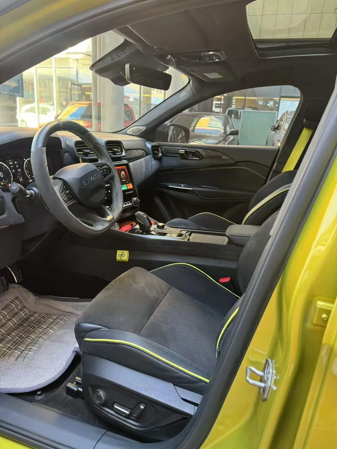 2019 LYNK&CO 03 thumbnail 4