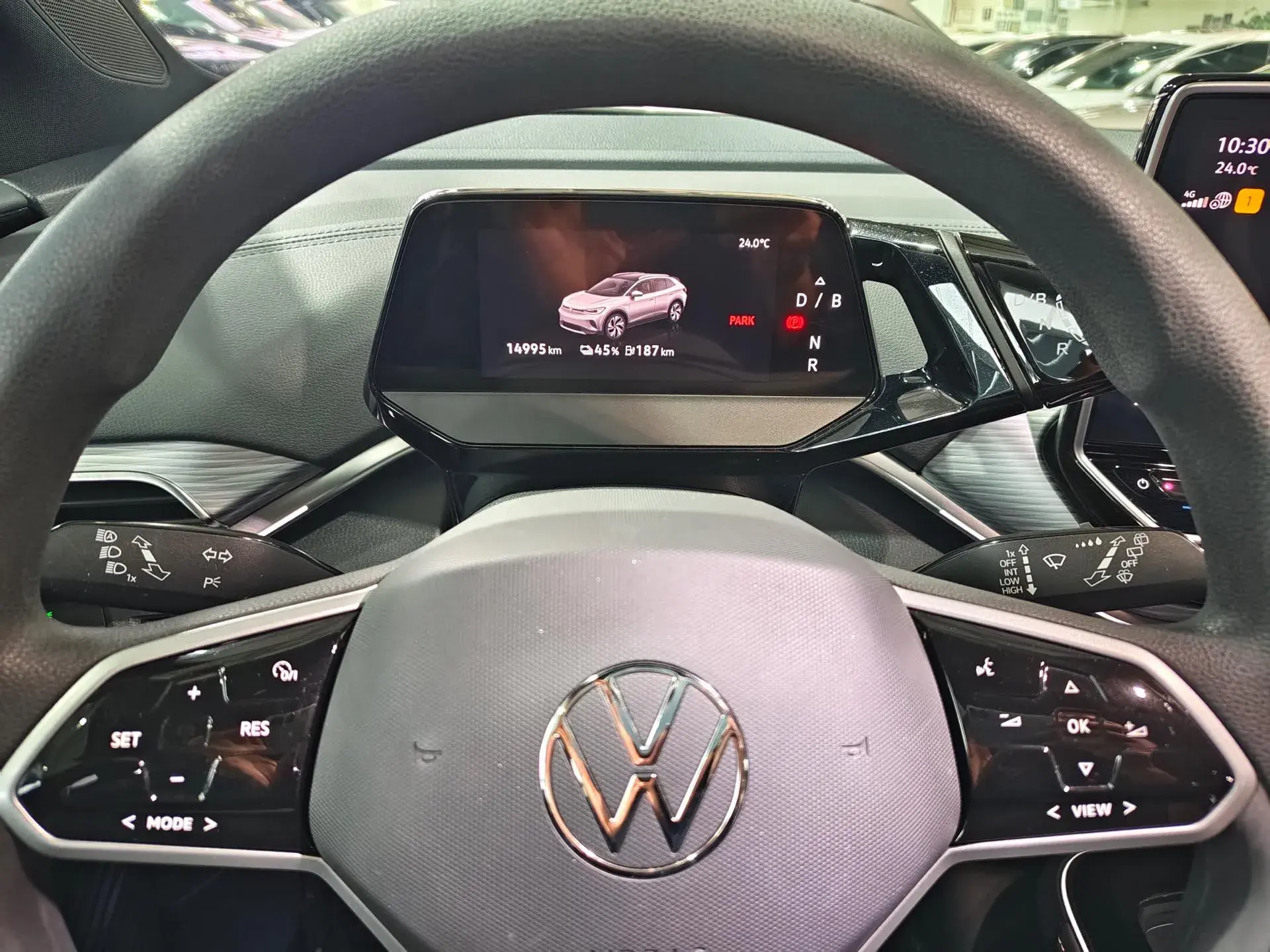 2024 VOLKSWAGEN ID.4 thumbnail 3