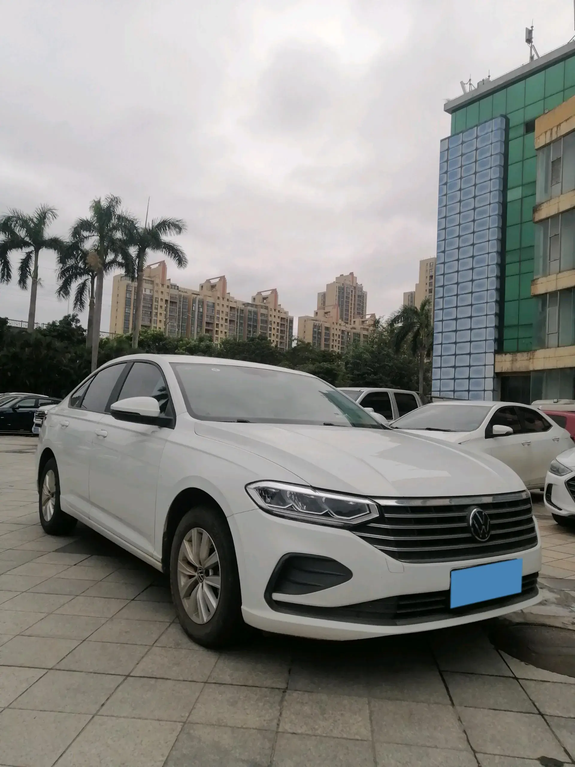 2023 VOLKSWAGEN LAVIDA thumbnail 3