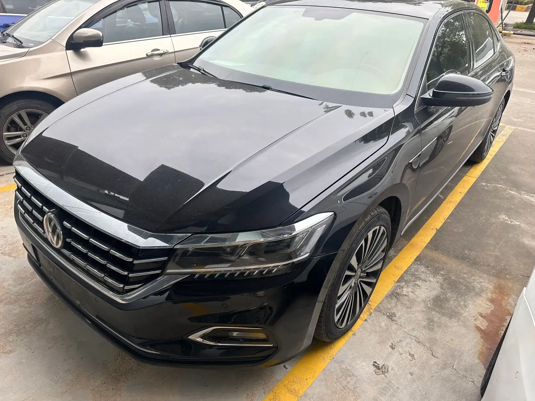2020 VOLKSWAGEN PASSAT view 1