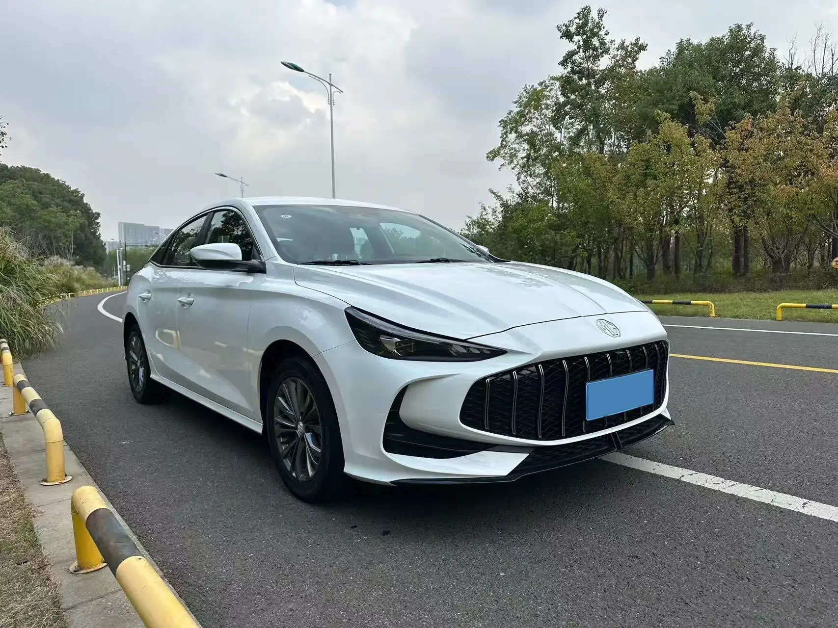 2025 MG 5 thumbnail 2