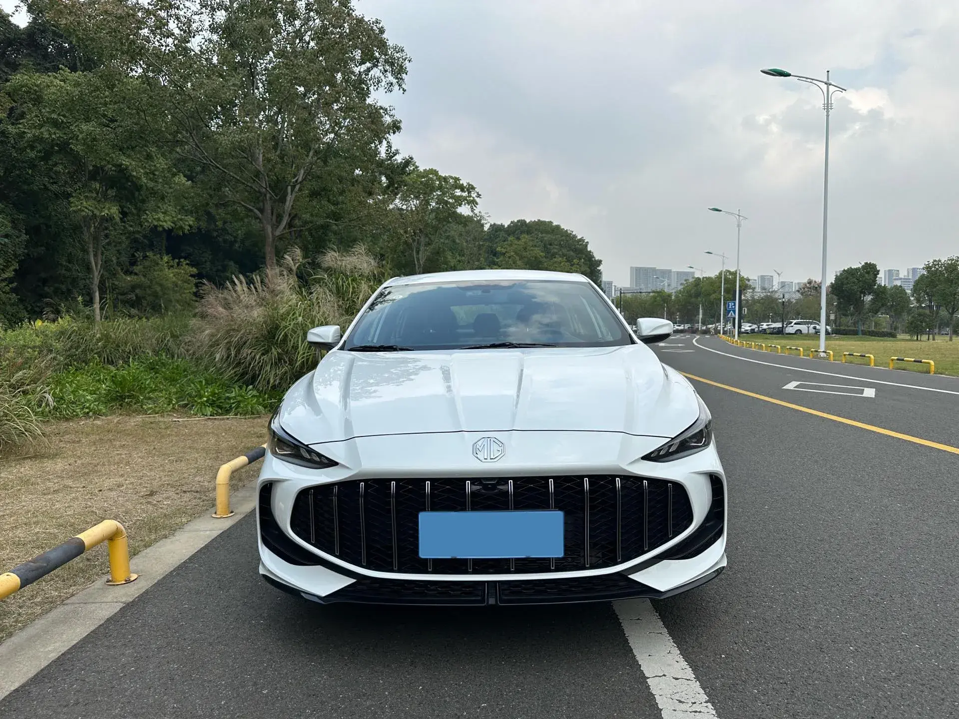 2025 MG 5 thumbnail 3