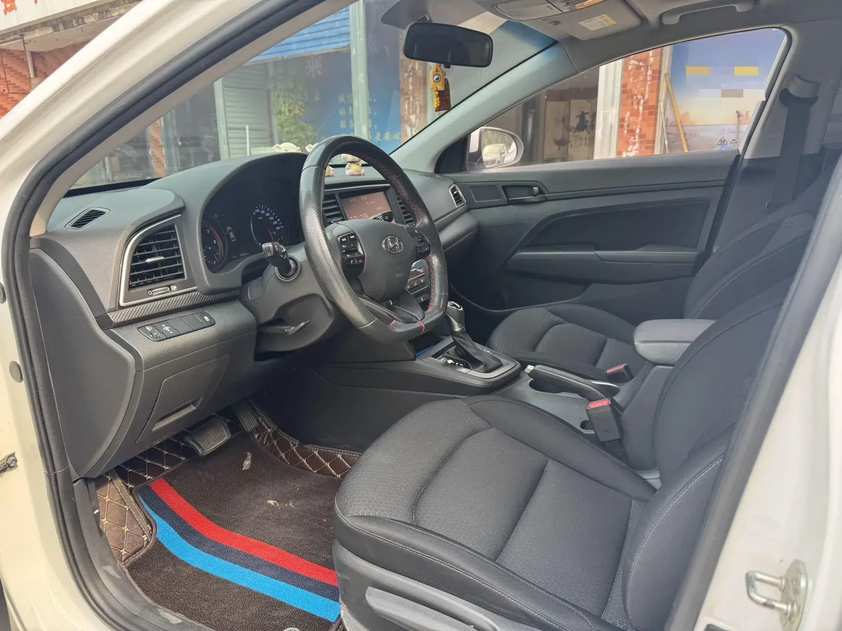 2018 HYUNDAI ELANTRA thumbnail 3