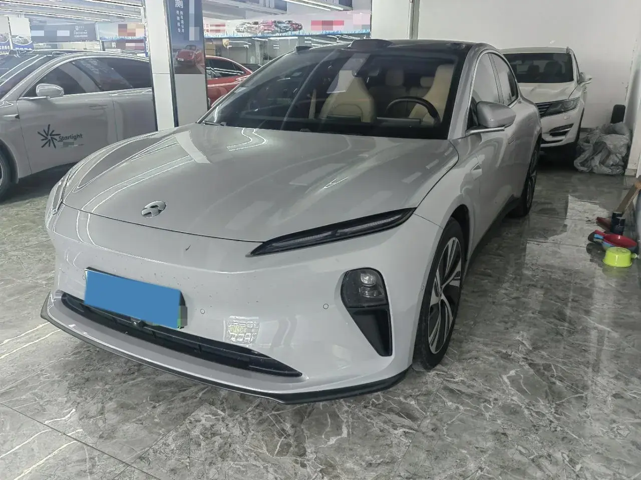 2022 NIO ET5 view 1