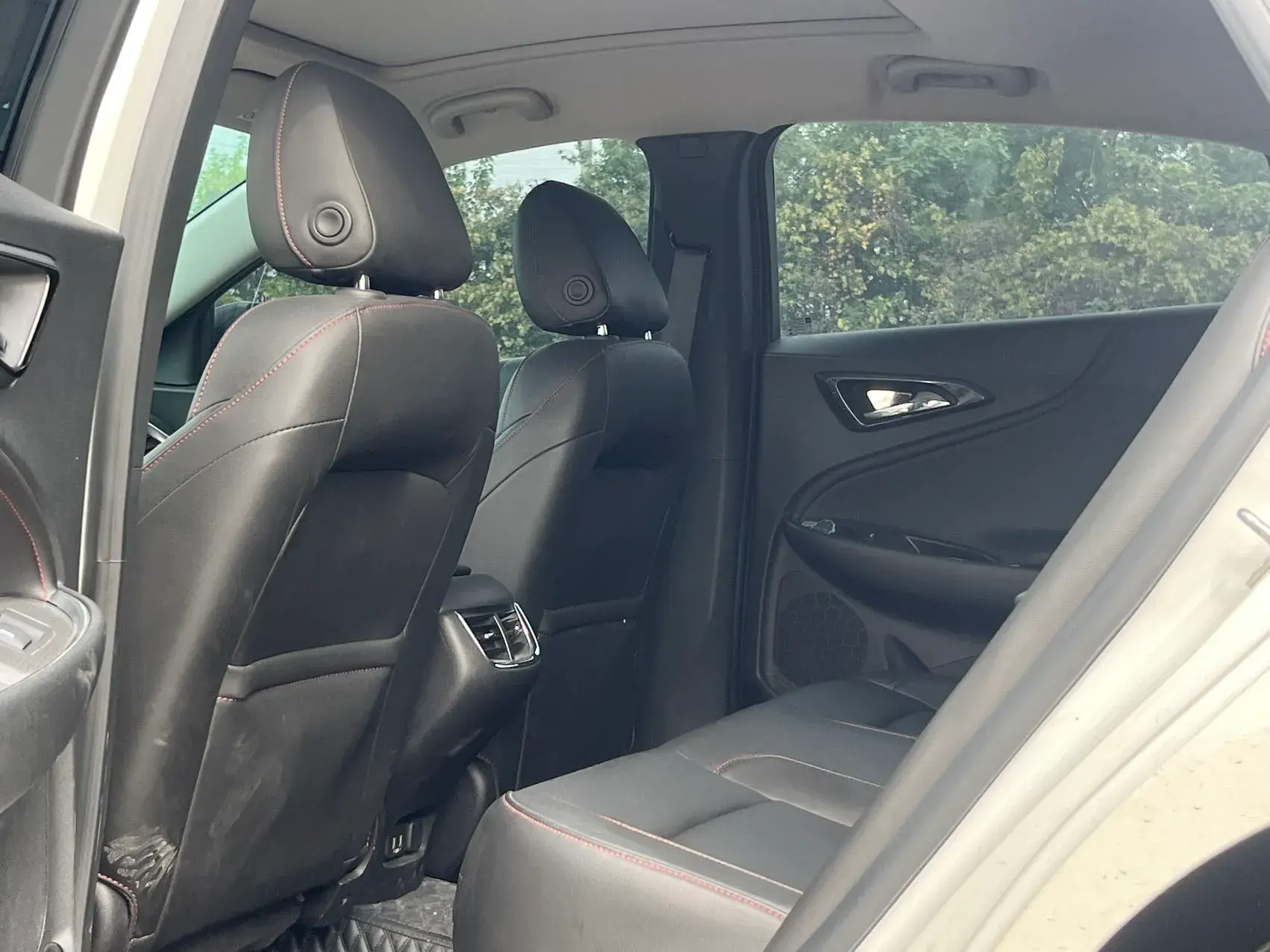 2021 CHEVROLET MALIBU thumbnail 4