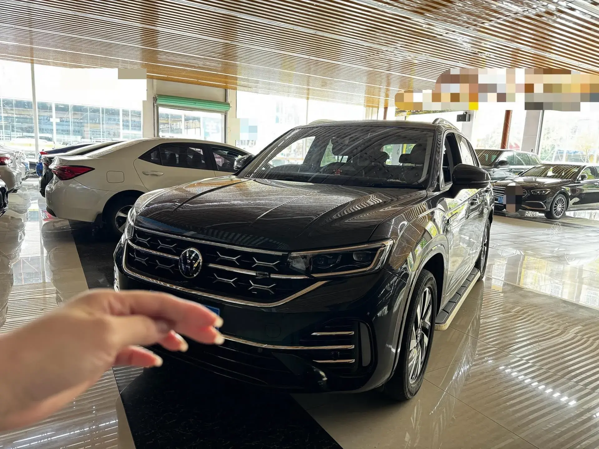 2023 VOLKSWAGEN TAYRON view 1