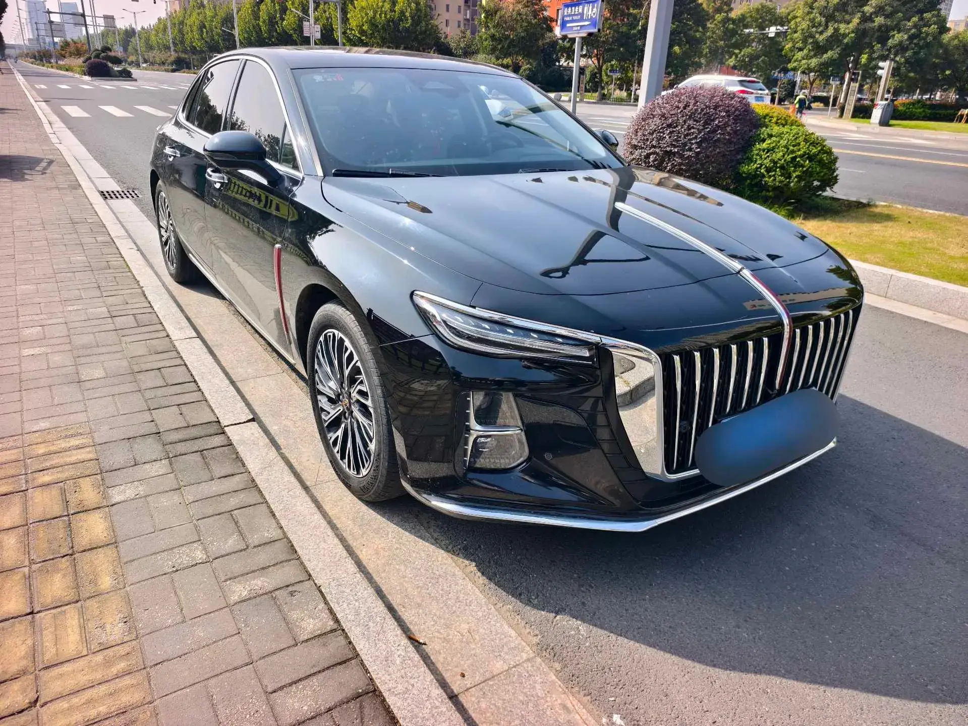 2024 HONGQI H5 thumbnail 3