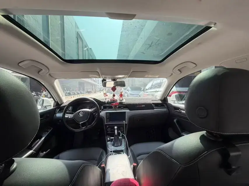 2019 VOLKSWAGEN LAMANDO thumbnail 3