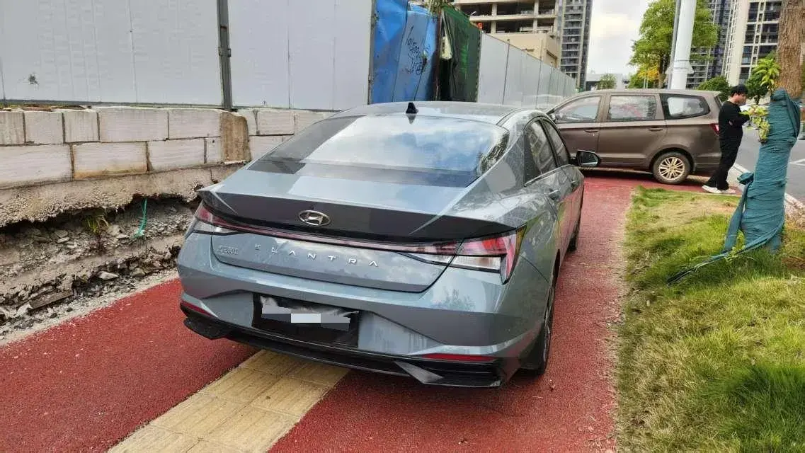 2021 HYUNDAI ELANTRA thumbnail 3