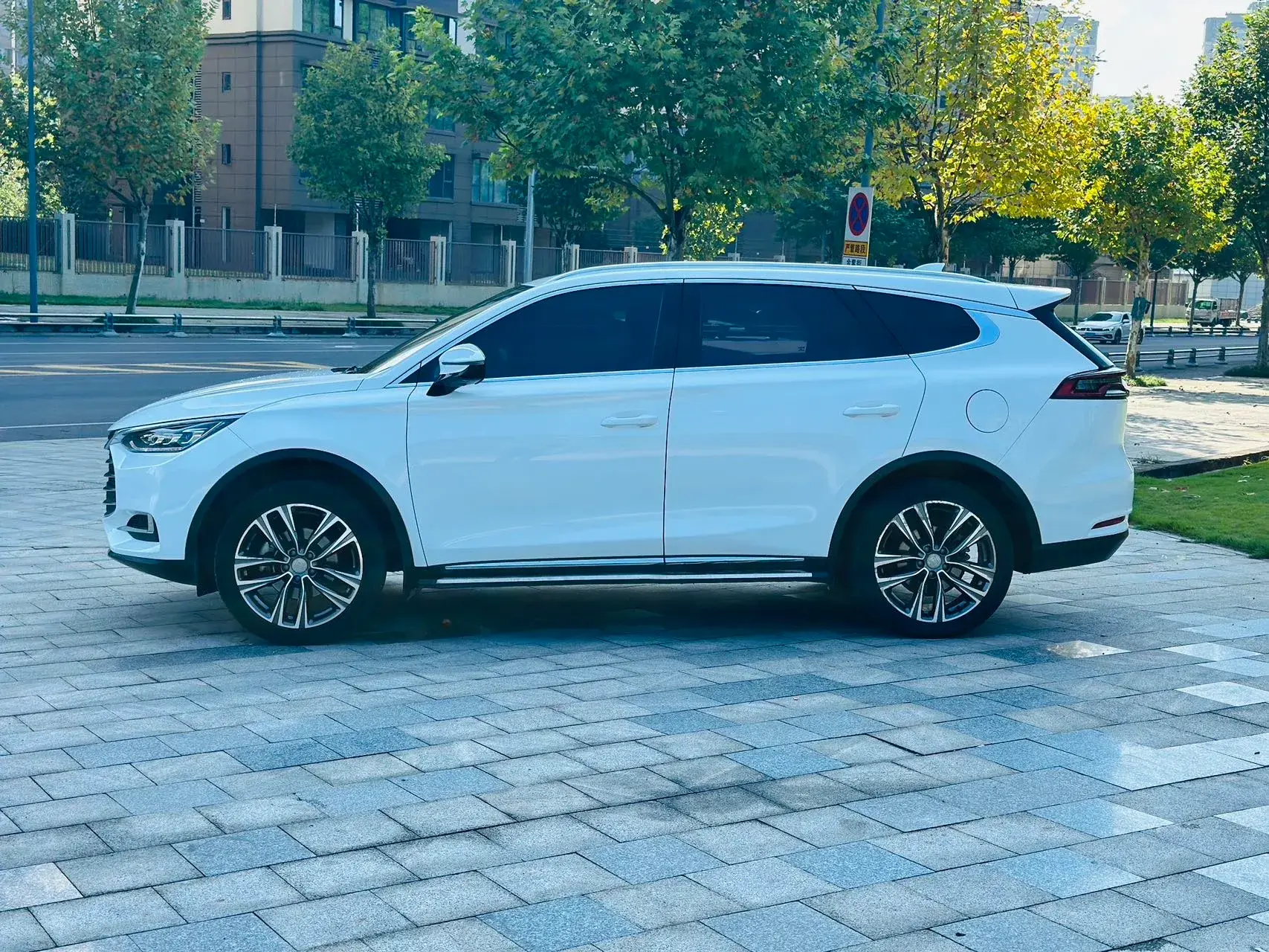 2018 BYD TANG thumbnail 3