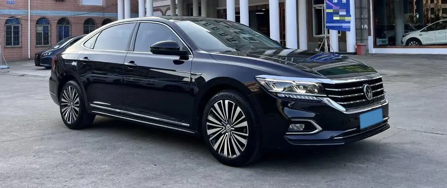 2019 VOLKSWAGEN PASSAT thumbnail 2