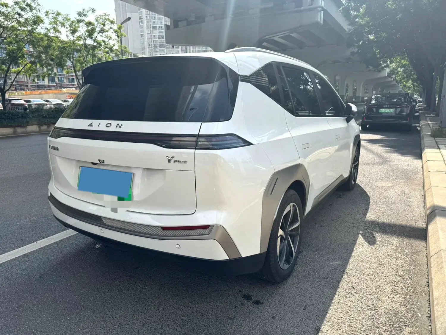 2023 AION Y thumbnail 3