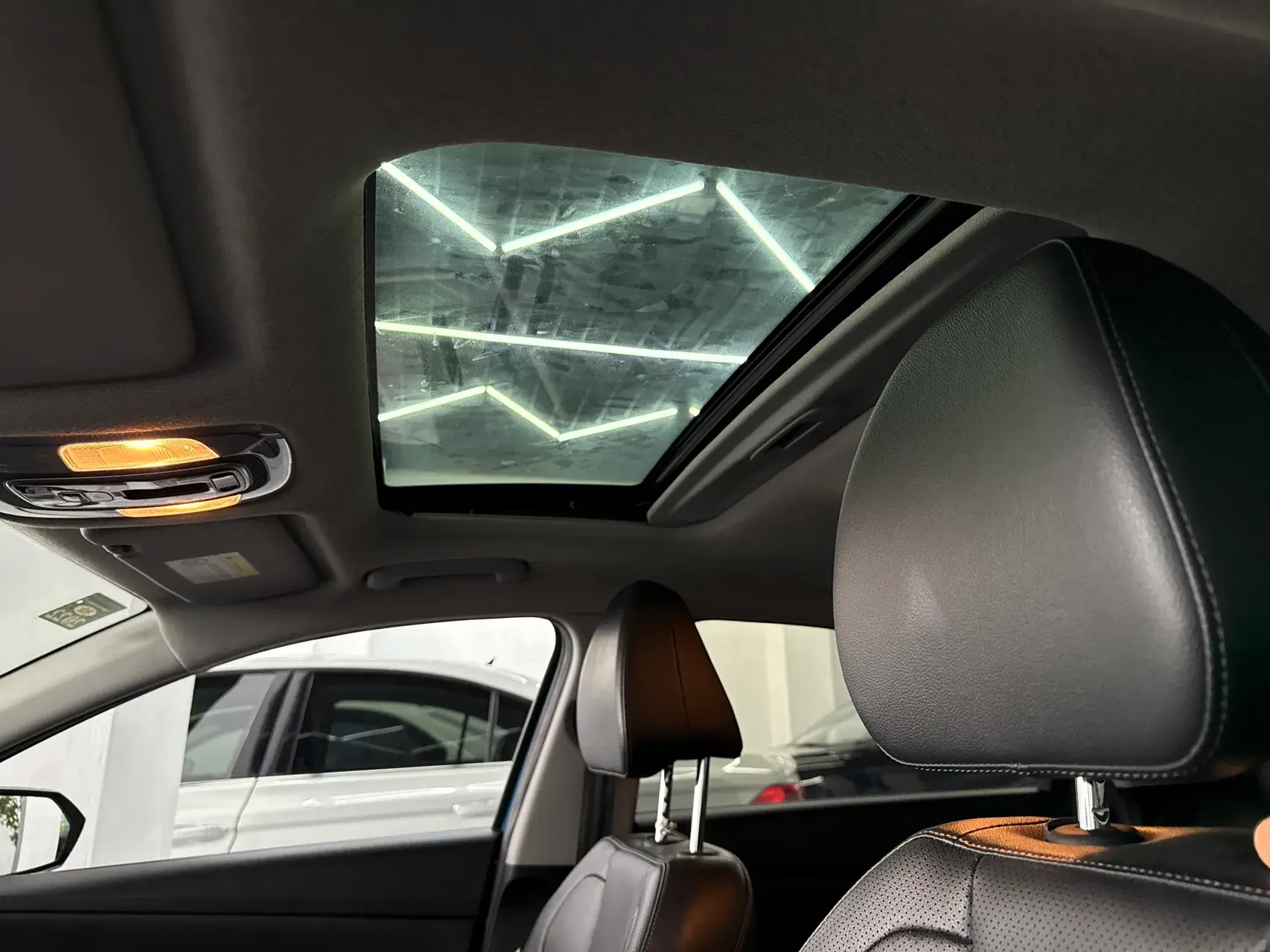 2021 HYUNDAI ELANTRA thumbnail 3