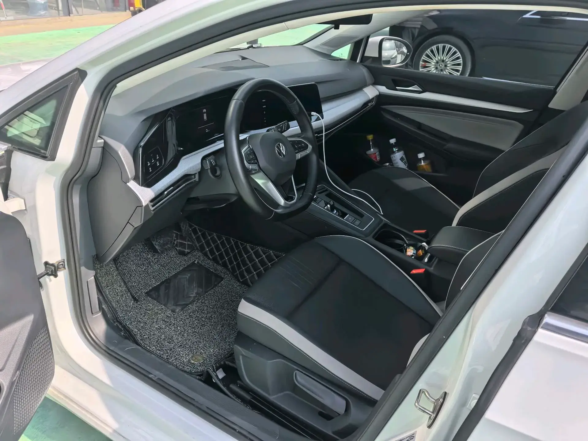 2021 VOLKSWAGEN GOLF thumbnail 2