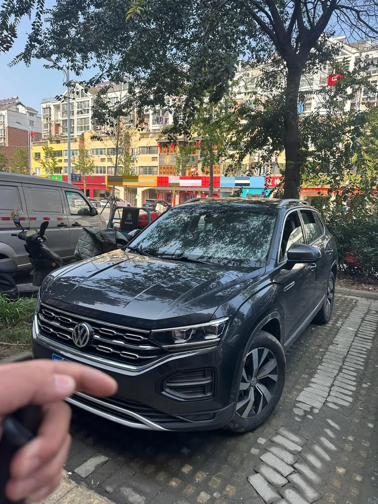 2020 VOLKSWAGEN TAYRON view 1