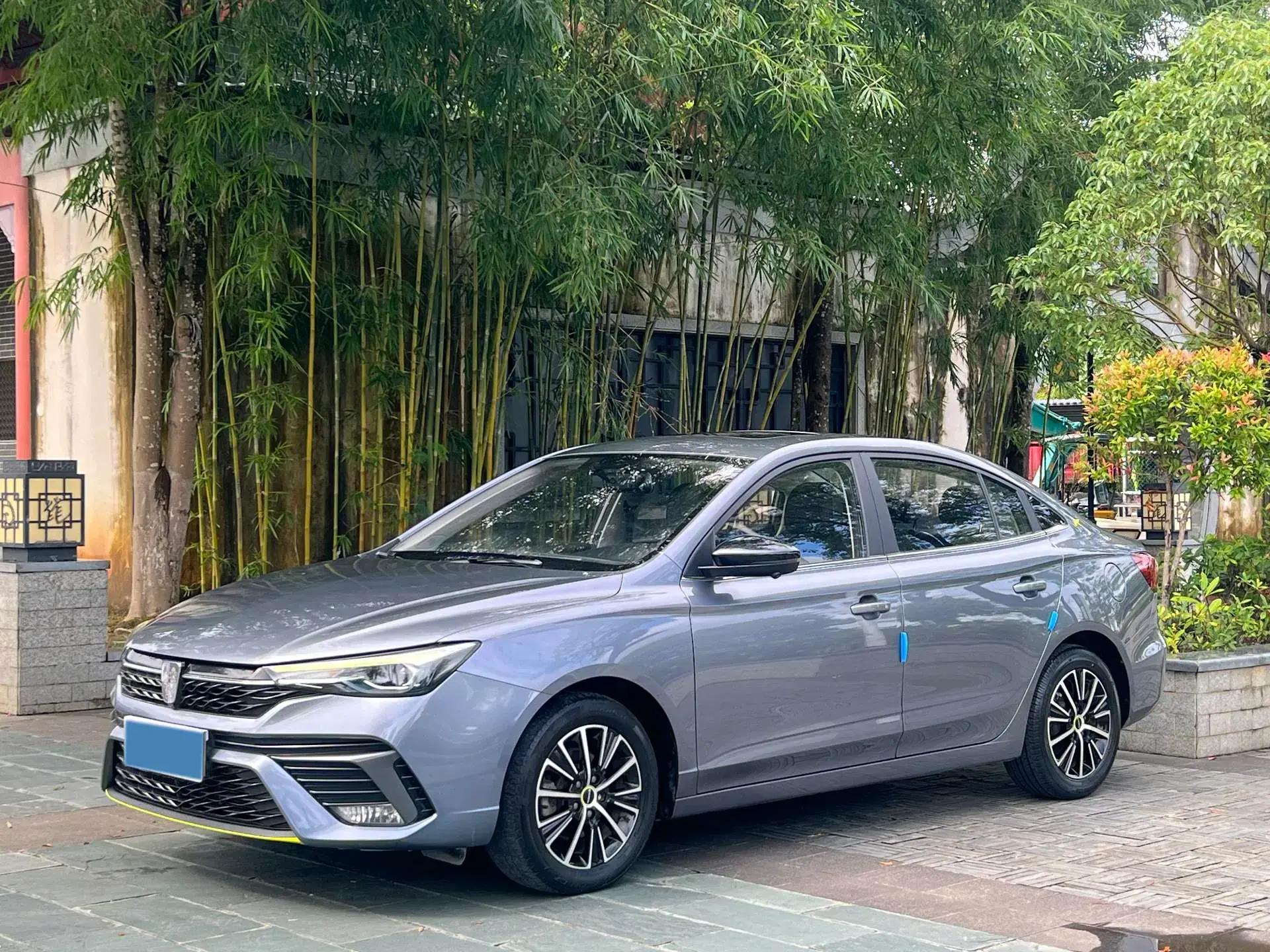 2021 ROEWE I5 view 1