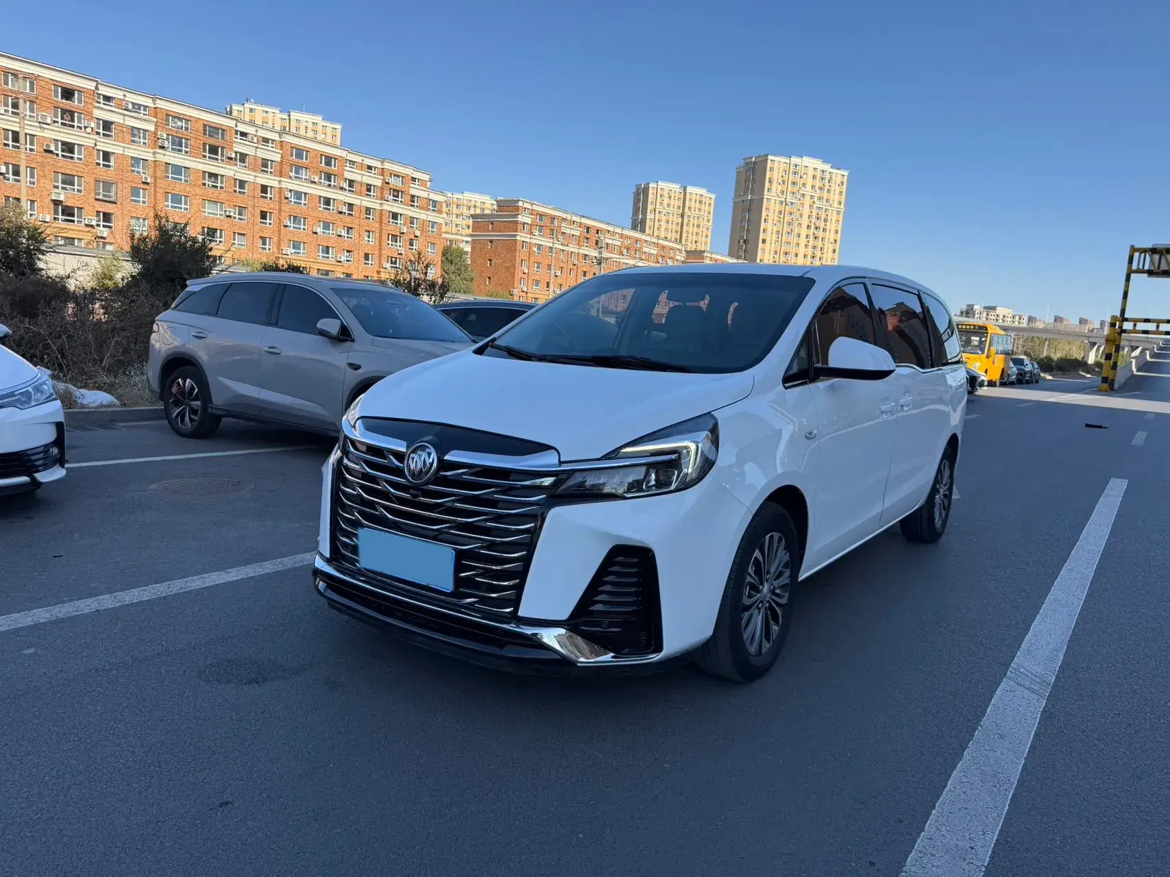 2021 BUICK GL8 view 1