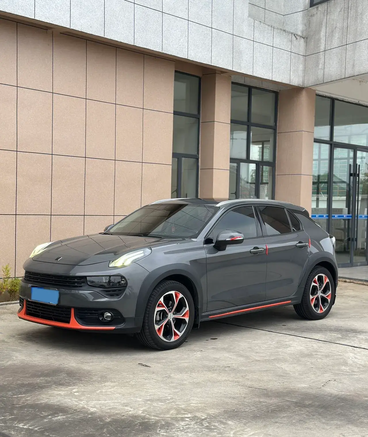 2018 LYNK&CO 02 view 1