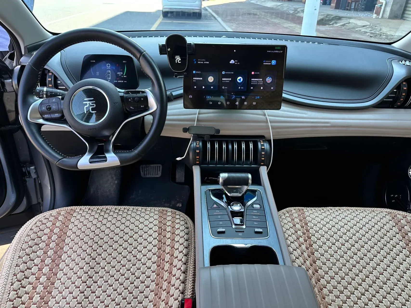 2024 BYD YUAN thumbnail 4