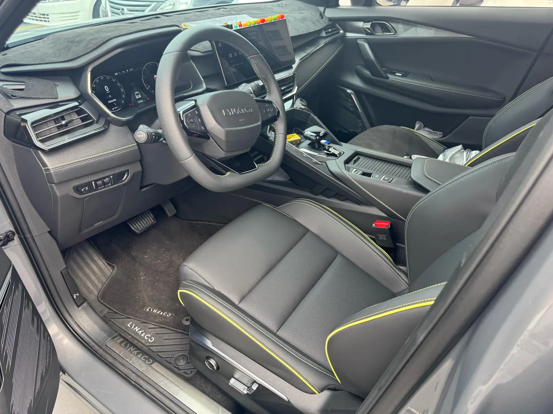2023 LYNK&CO 06 thumbnail 2