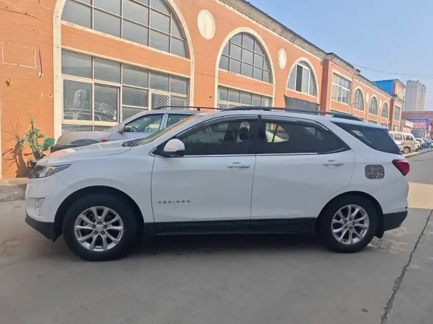 2019 CHEVROLET EQUINOX thumbnail 2