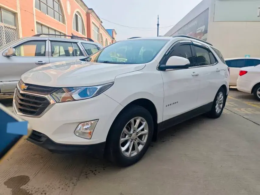 2019 CHEVROLET EQUINOX view 1