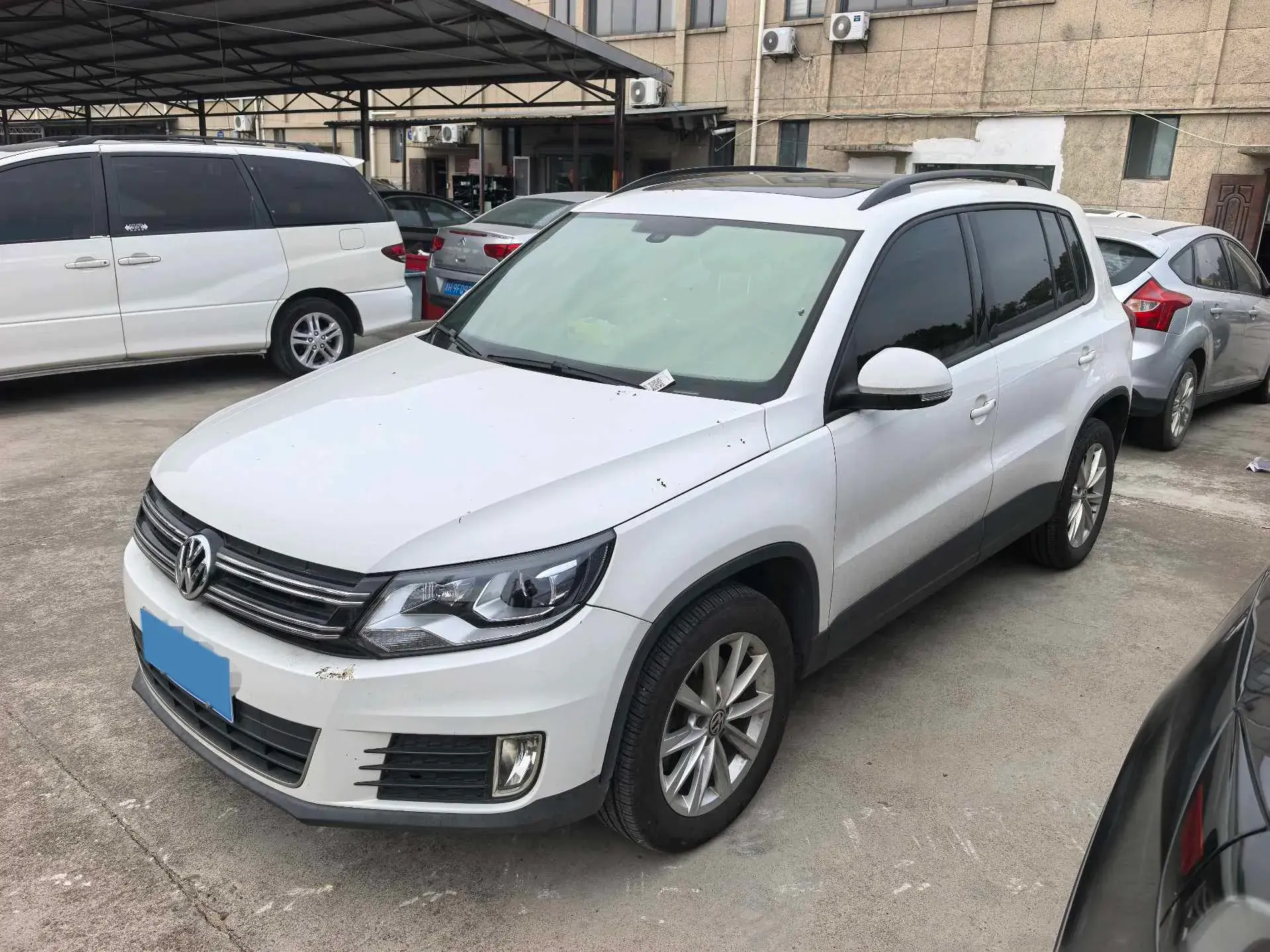 2016 VOLKSWAGEN TIGUAN view 1