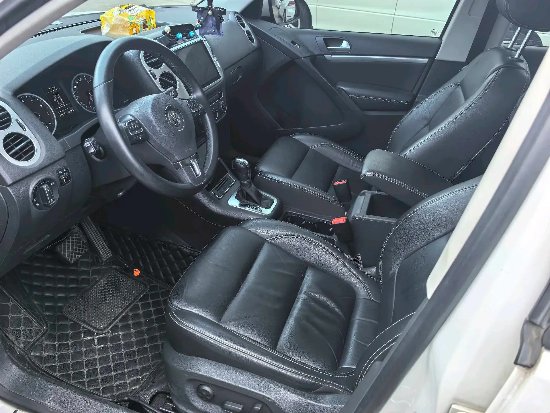 2016 VOLKSWAGEN TIGUAN thumbnail 2