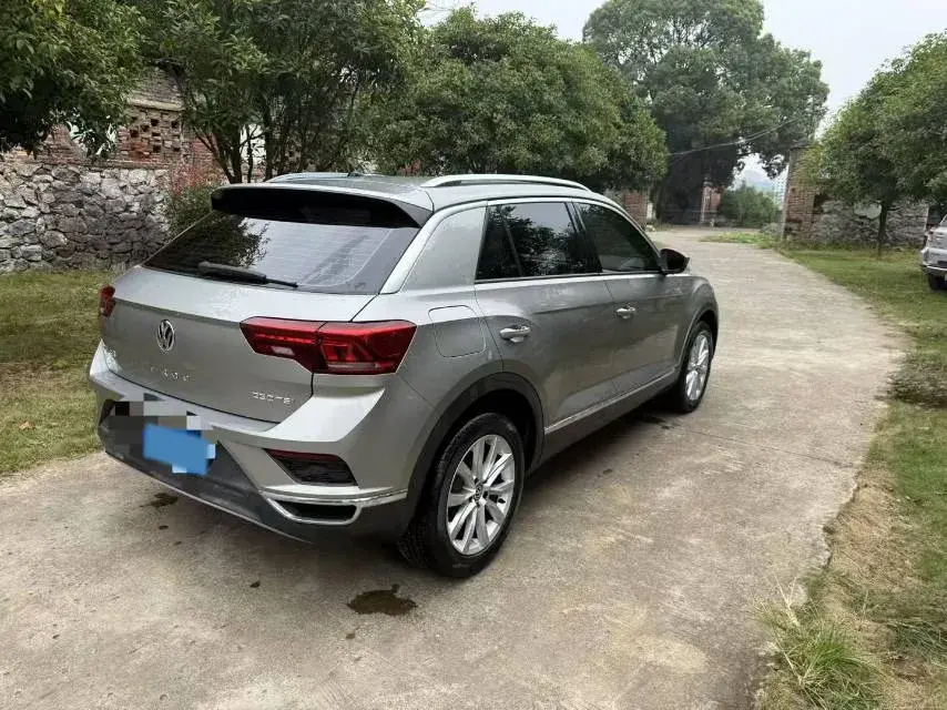 2019 VOLKSWAGEN T-ROC thumbnail 2