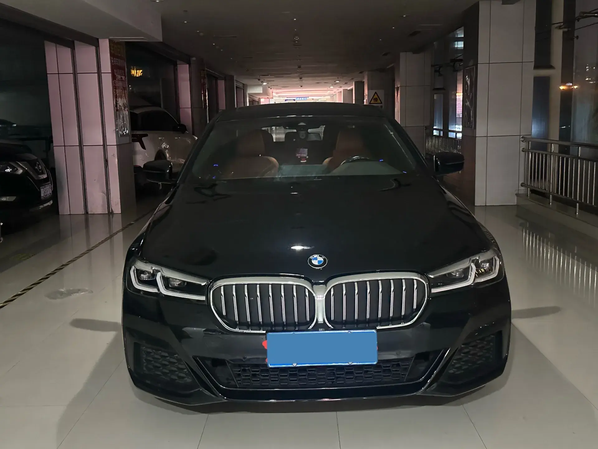 2021 BMW 5 thumbnail 2
