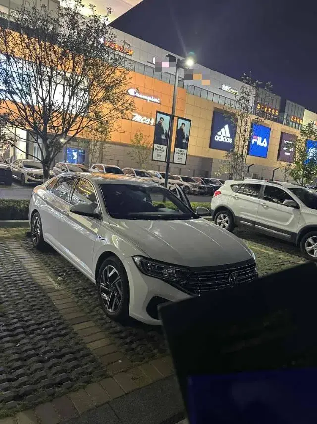 2023 VOLKSWAGEN SAGITAR thumbnail 3